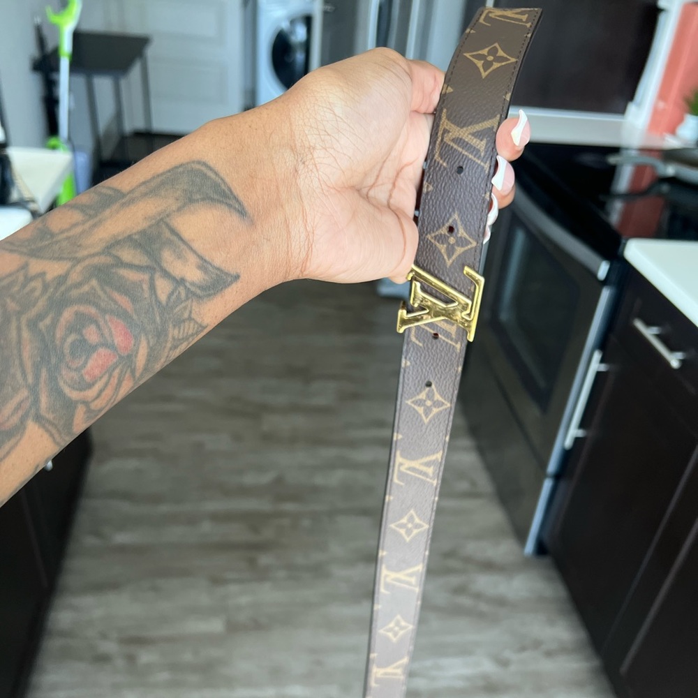 Louis Vuitton Womens Reversible Belt